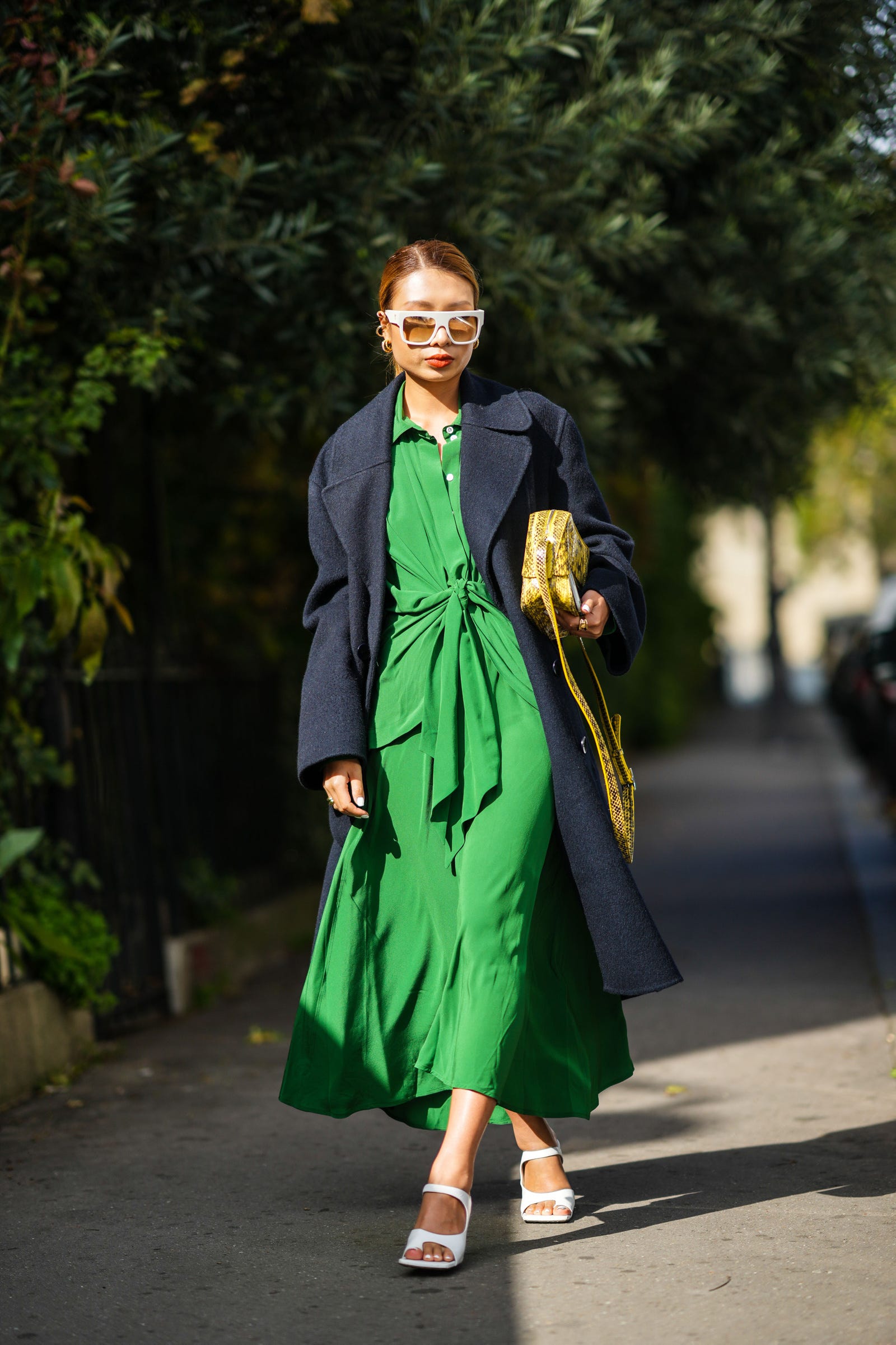 Cómo combinar tu vestido verde para dar el grito y conseguir un look original